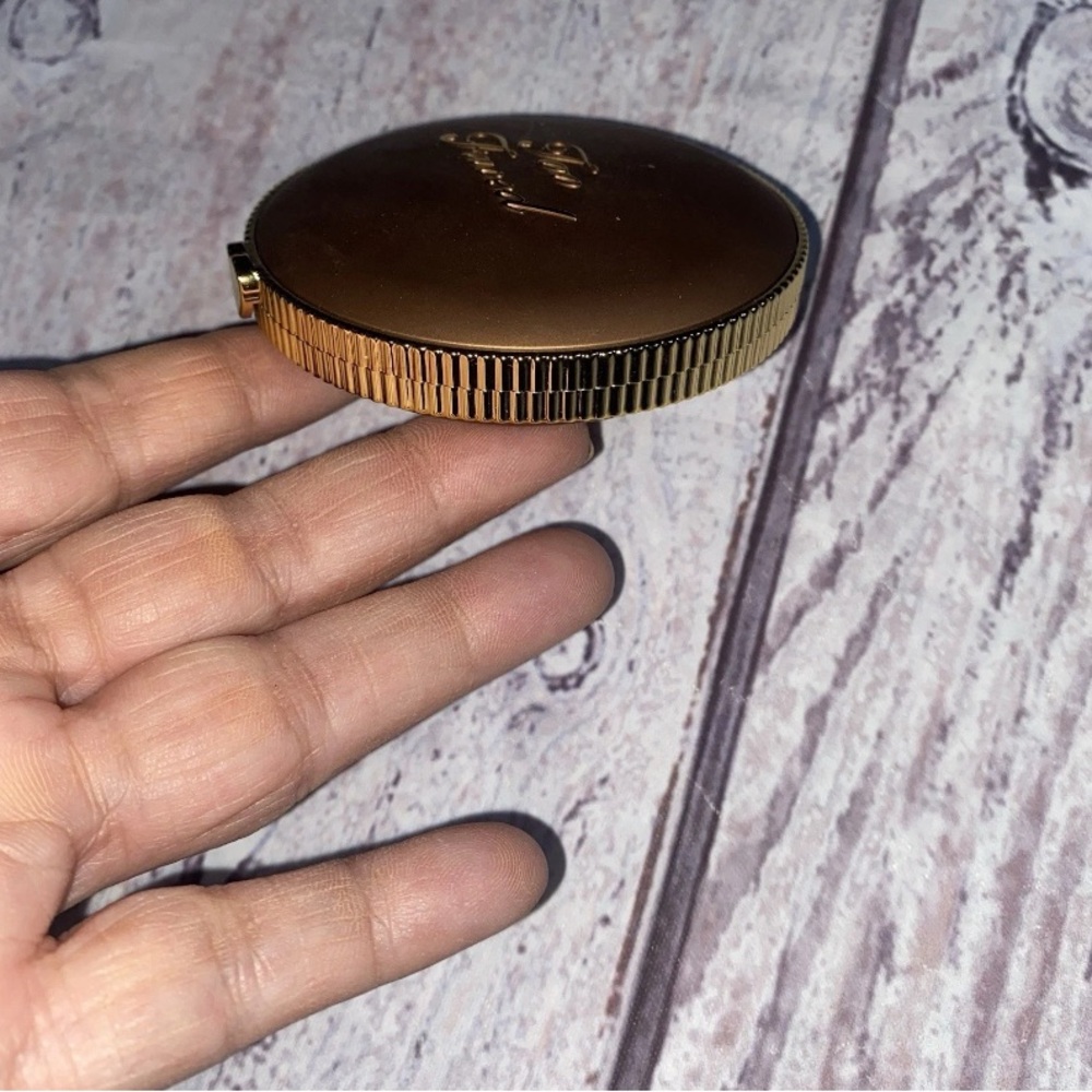 Too Faced Chocolate Soleil Matte Bronzer Milk Chocolate Gold Compact - Picture 4 of 6